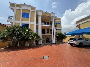 3bdrm Apartment in American House for rent