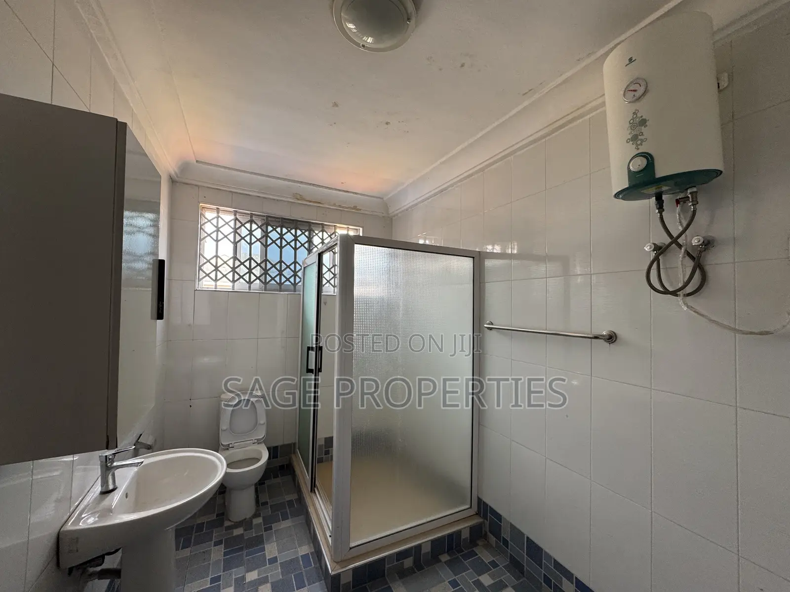 3bdrm Apartment in American House for rent