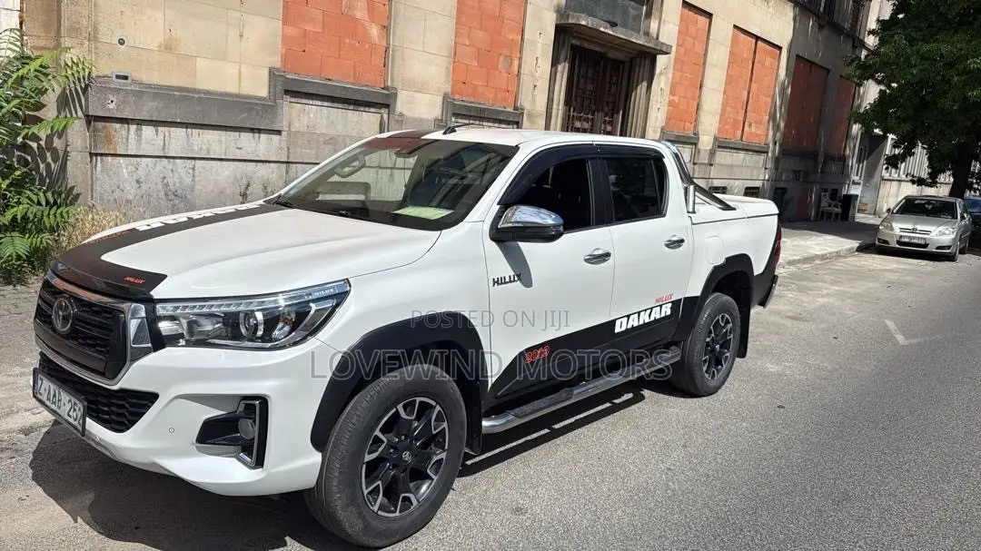 Toyota Hilux 2019 White