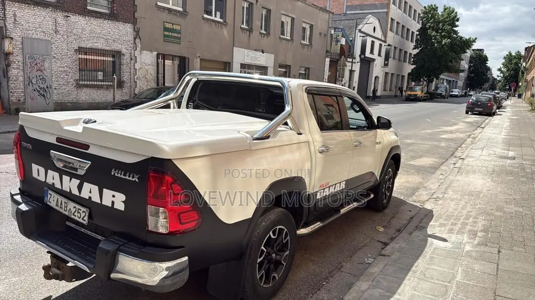 Toyota Hilux 2019 White