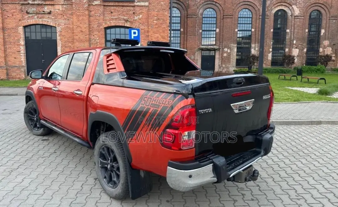 Toyota Hilux 2019 White