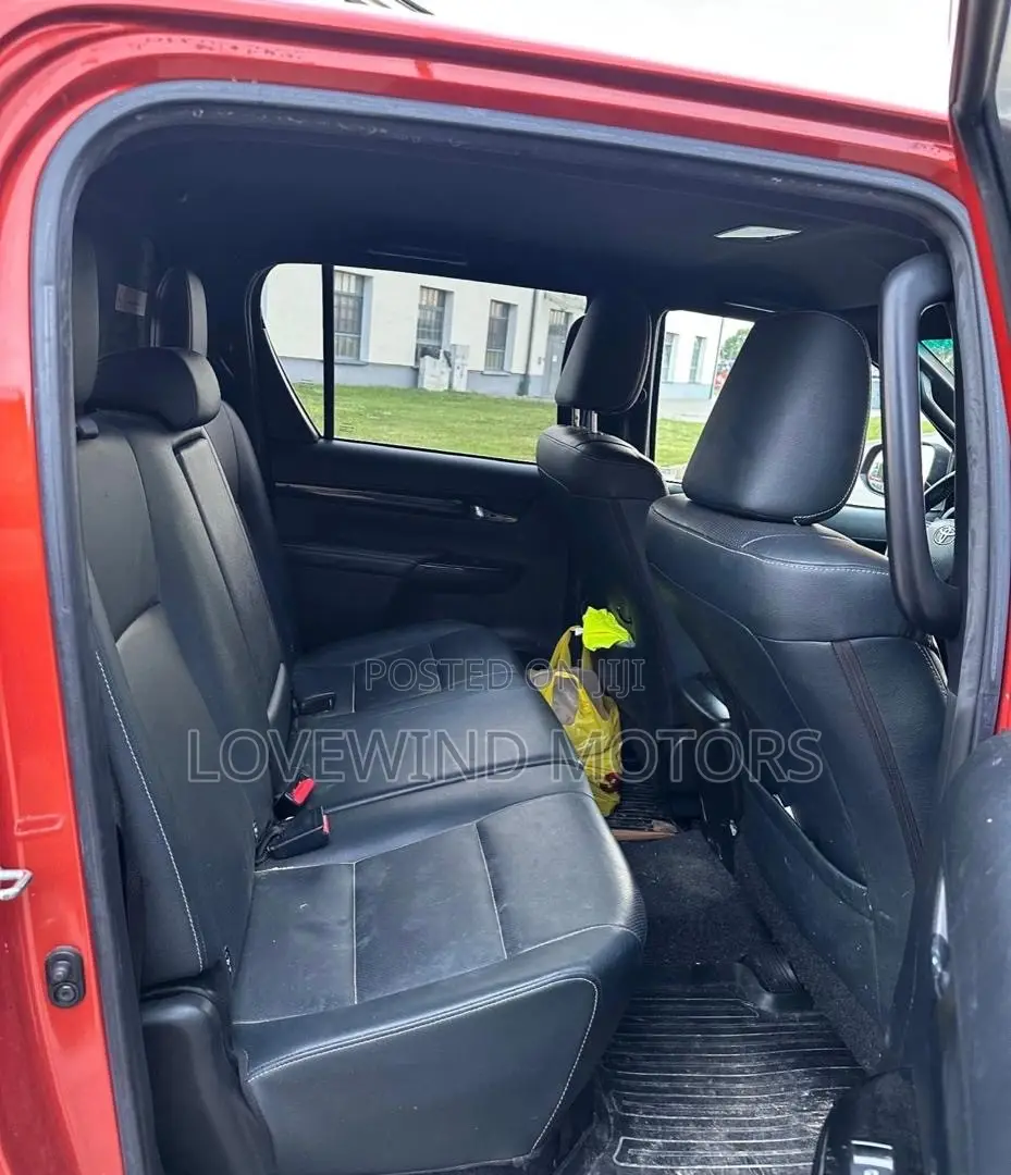 Toyota Hilux 2019 White