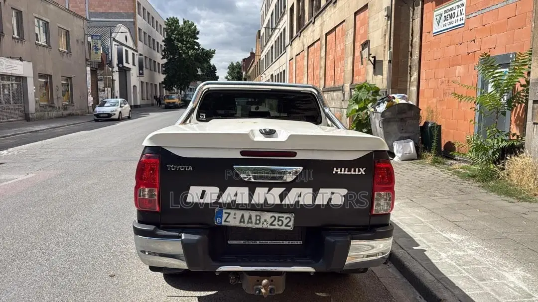 Toyota Hilux 2019 White