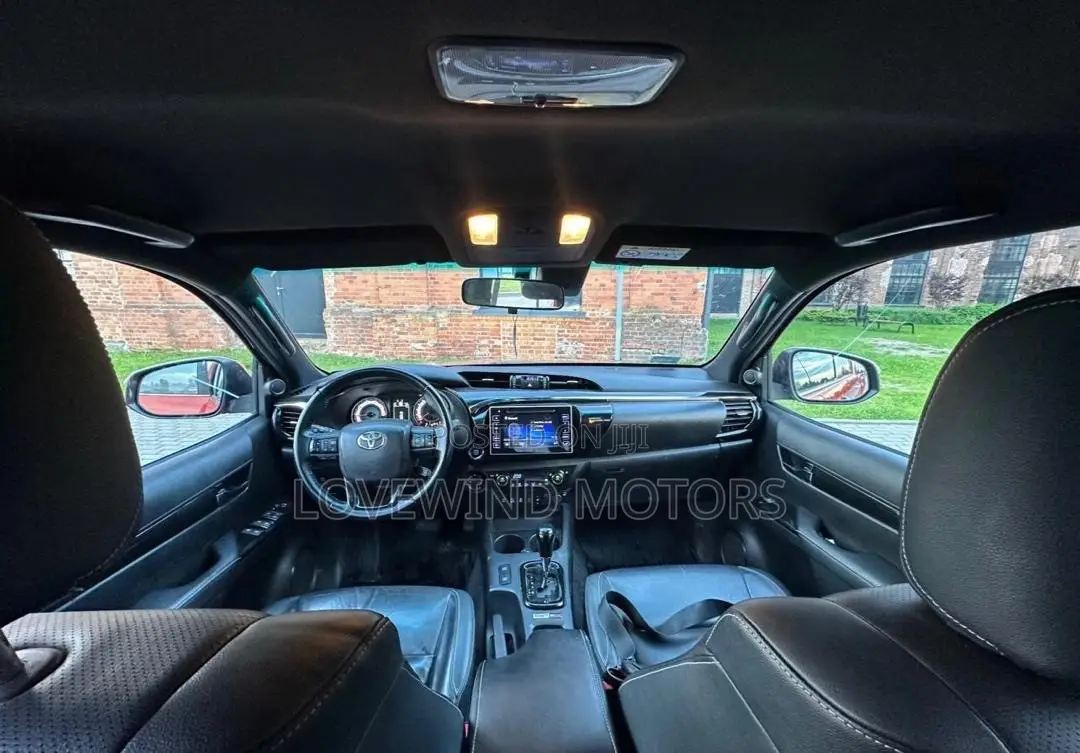 Toyota Hilux 2019 White