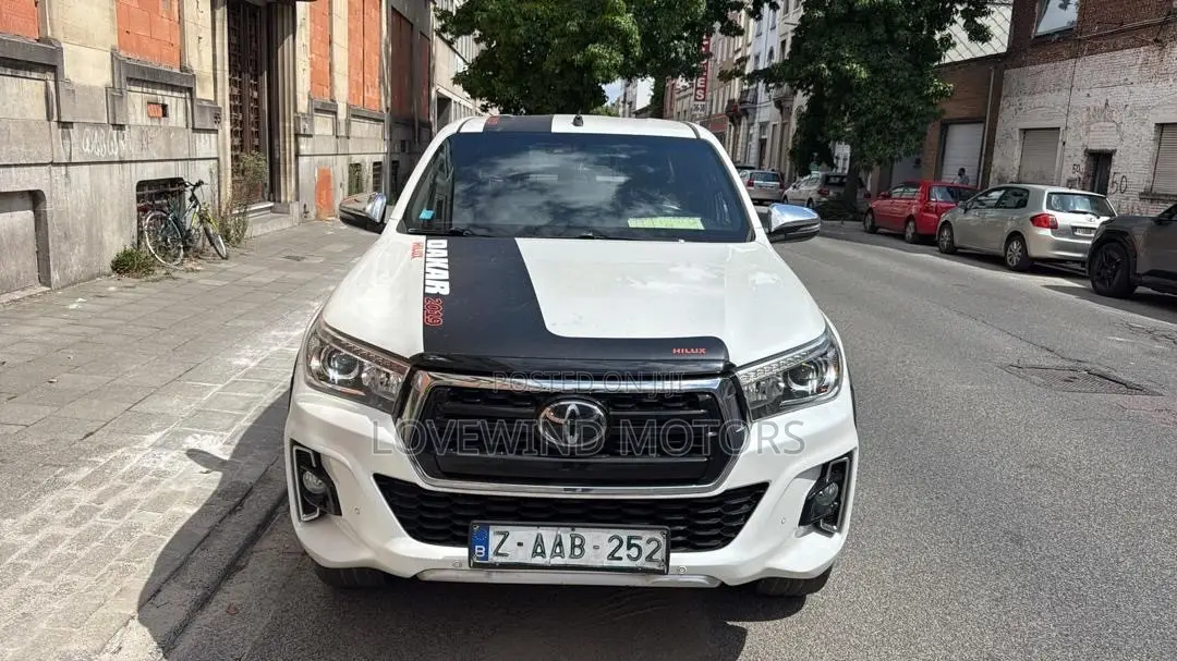 Toyota Hilux 2019 White