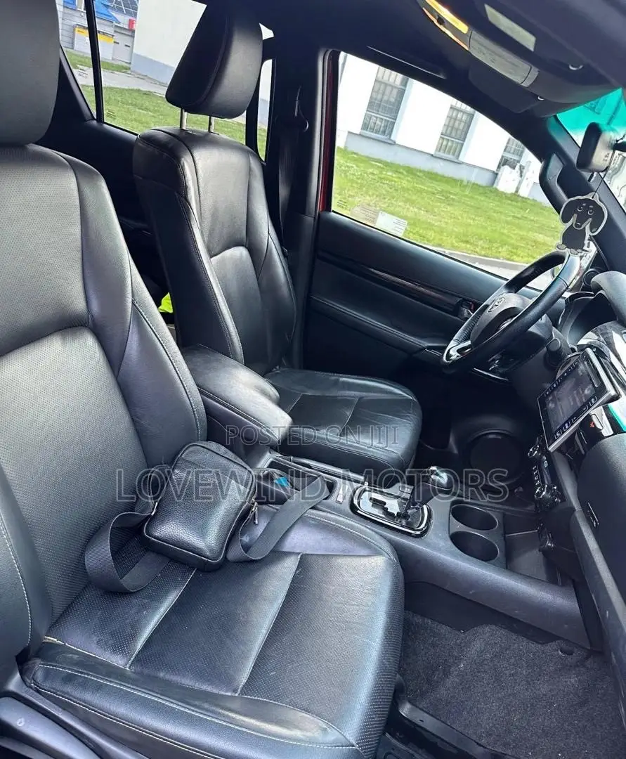 Toyota Hilux 2019 White
