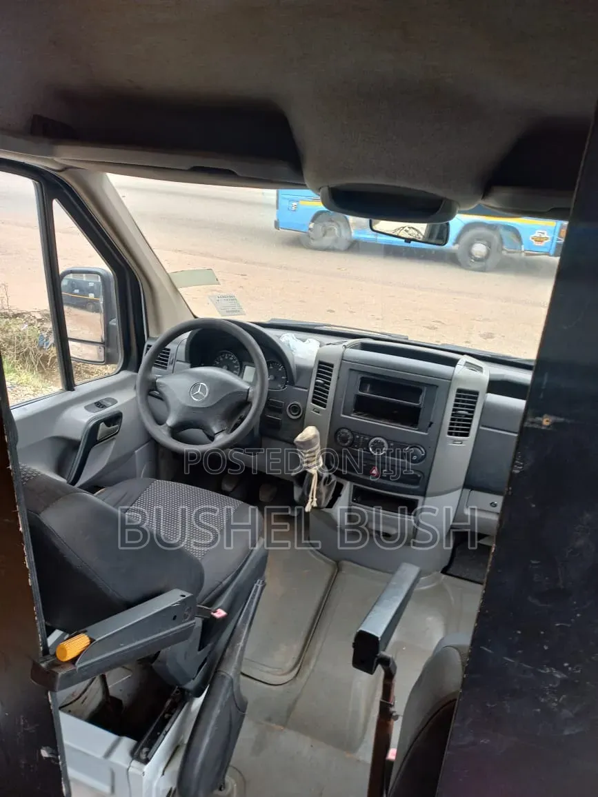 Mercedes-Benz Sprinter 2013 Black