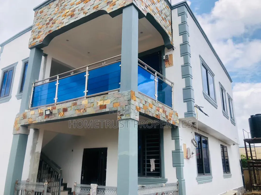 4bdrm Duplex in Amasaman Obeyieyie for sale