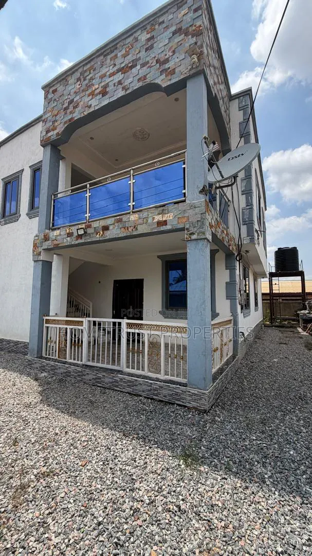 4bdrm Duplex in Amasaman Obeyieyie for sale