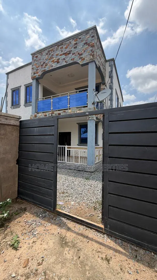 4bdrm Duplex in Amasaman Obeyieyie for sale