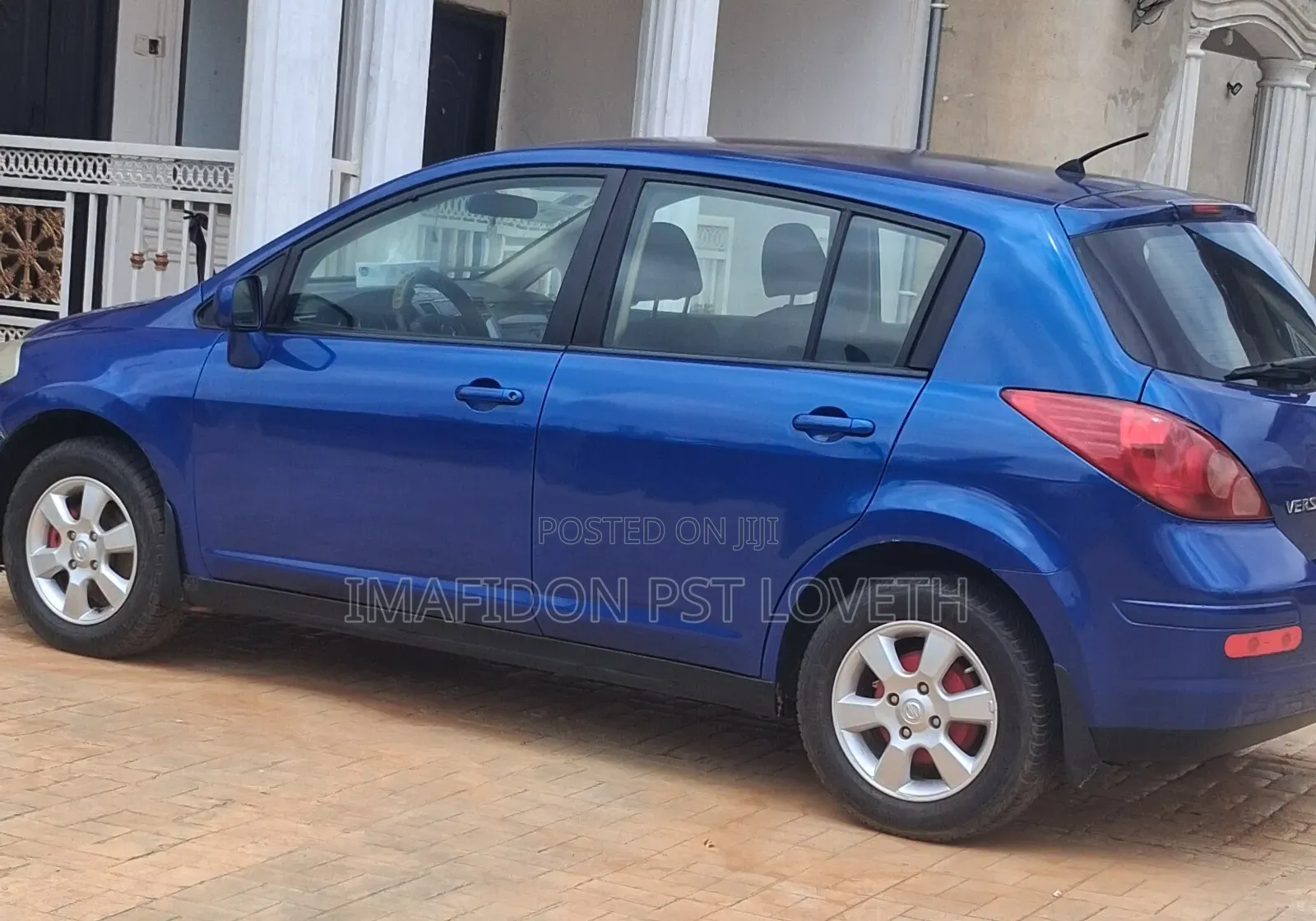 Nissan Versa 2010 Blue