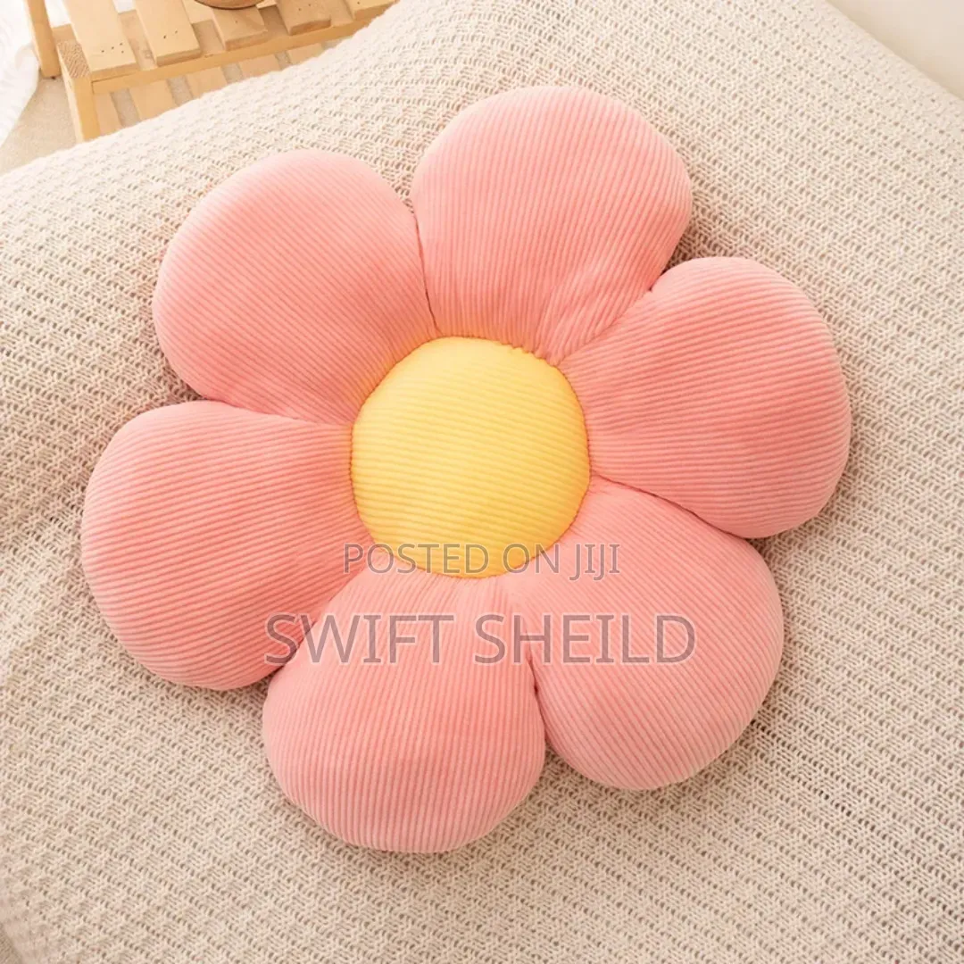 55 Cm Daisy Pillow