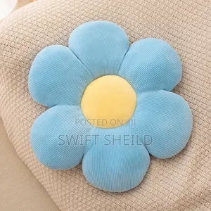 55 Cm Daisy Pillow