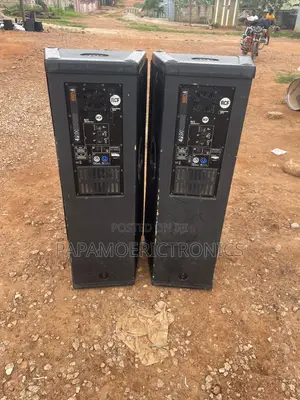 RCF 4PRO 4001-a 3-Way Powered Full Range Speaker Cabine