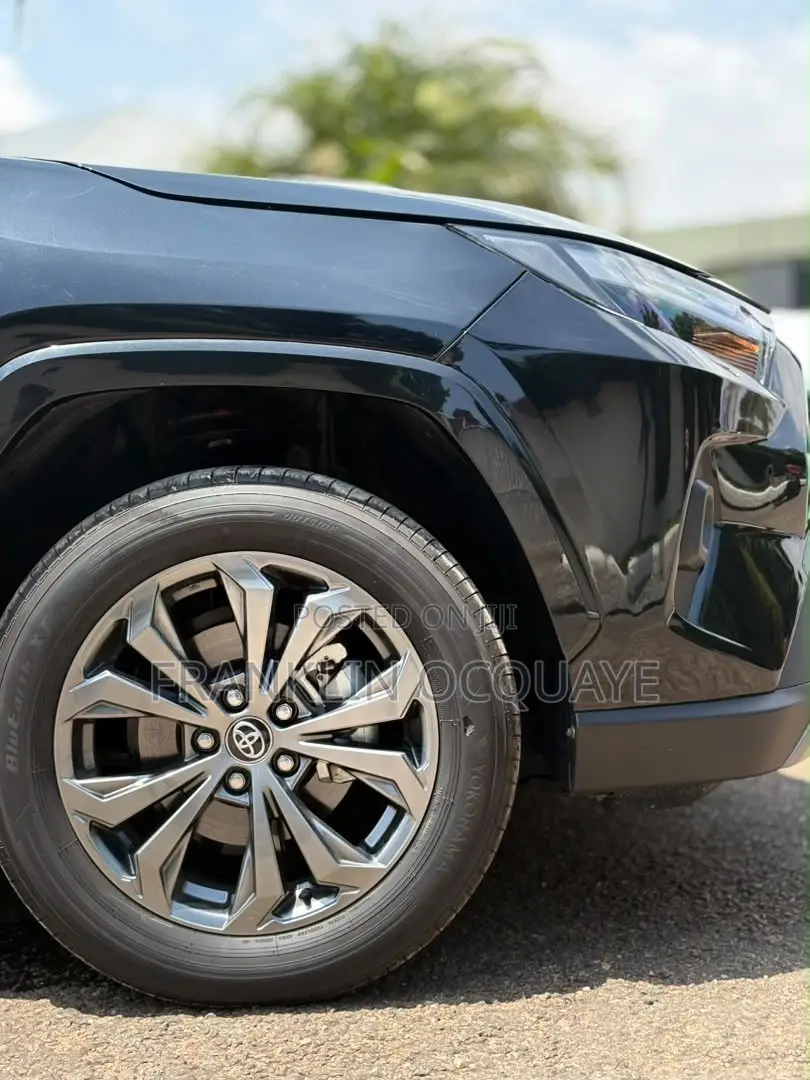 Toyota RAV4 XLE Premium 2025 Black