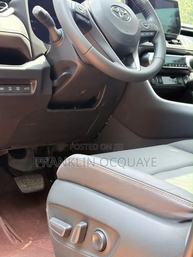 Toyota RAV4 XLE Premium 2025 Black