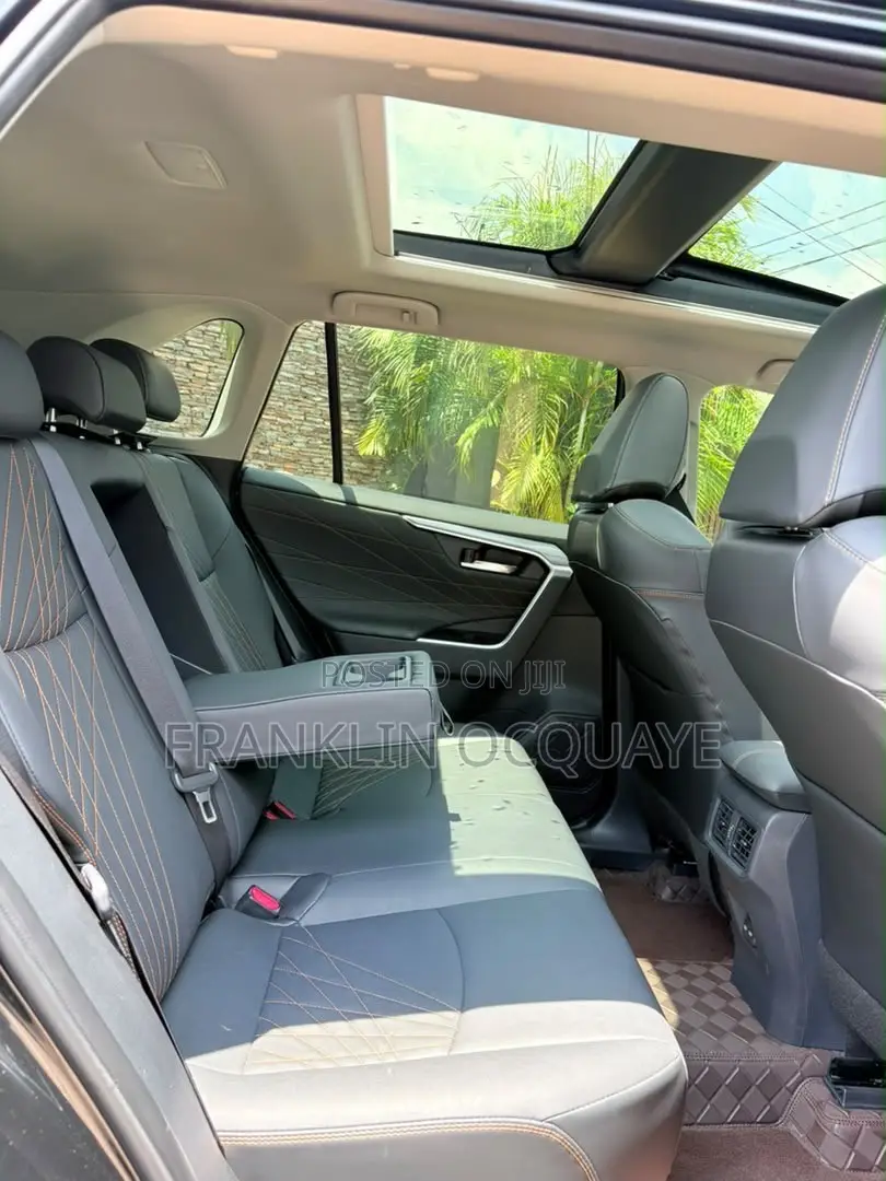 Toyota RAV4 XLE Premium 2025 Black