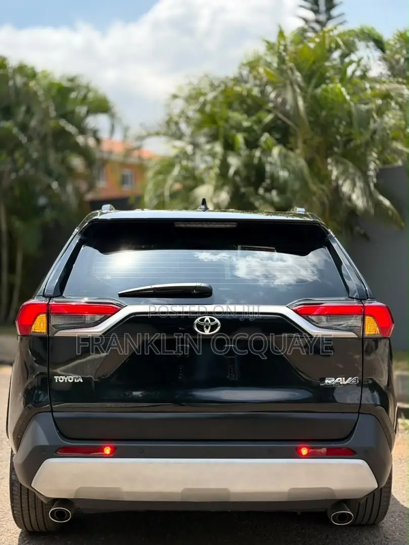 Toyota RAV4 XLE Premium 2025 Black