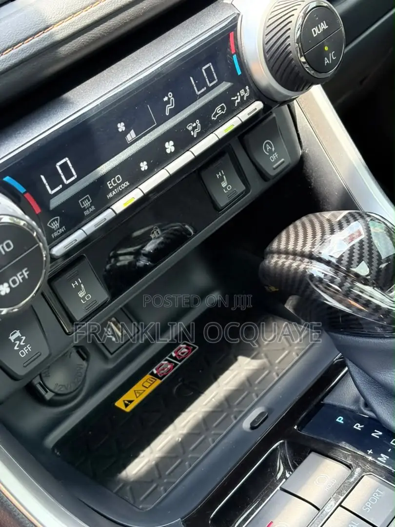 Toyota RAV4 XLE Premium 2025 Black