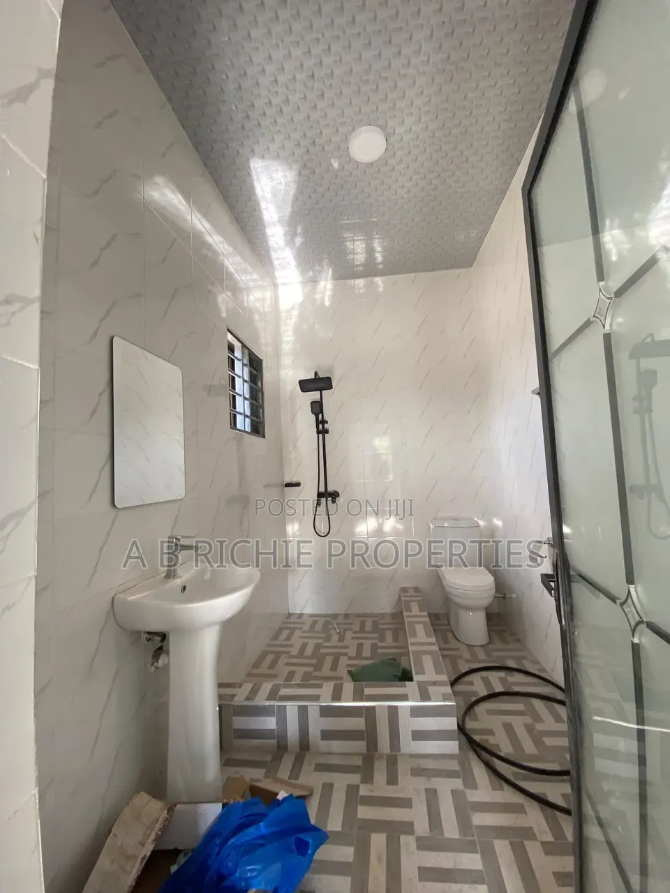 4bdrm House in Ab Richie Properties, Baatsona Total for rent