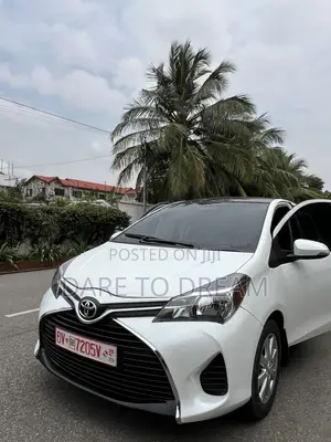 Toyota Yaris LE Hatchback 5dr 2015 White