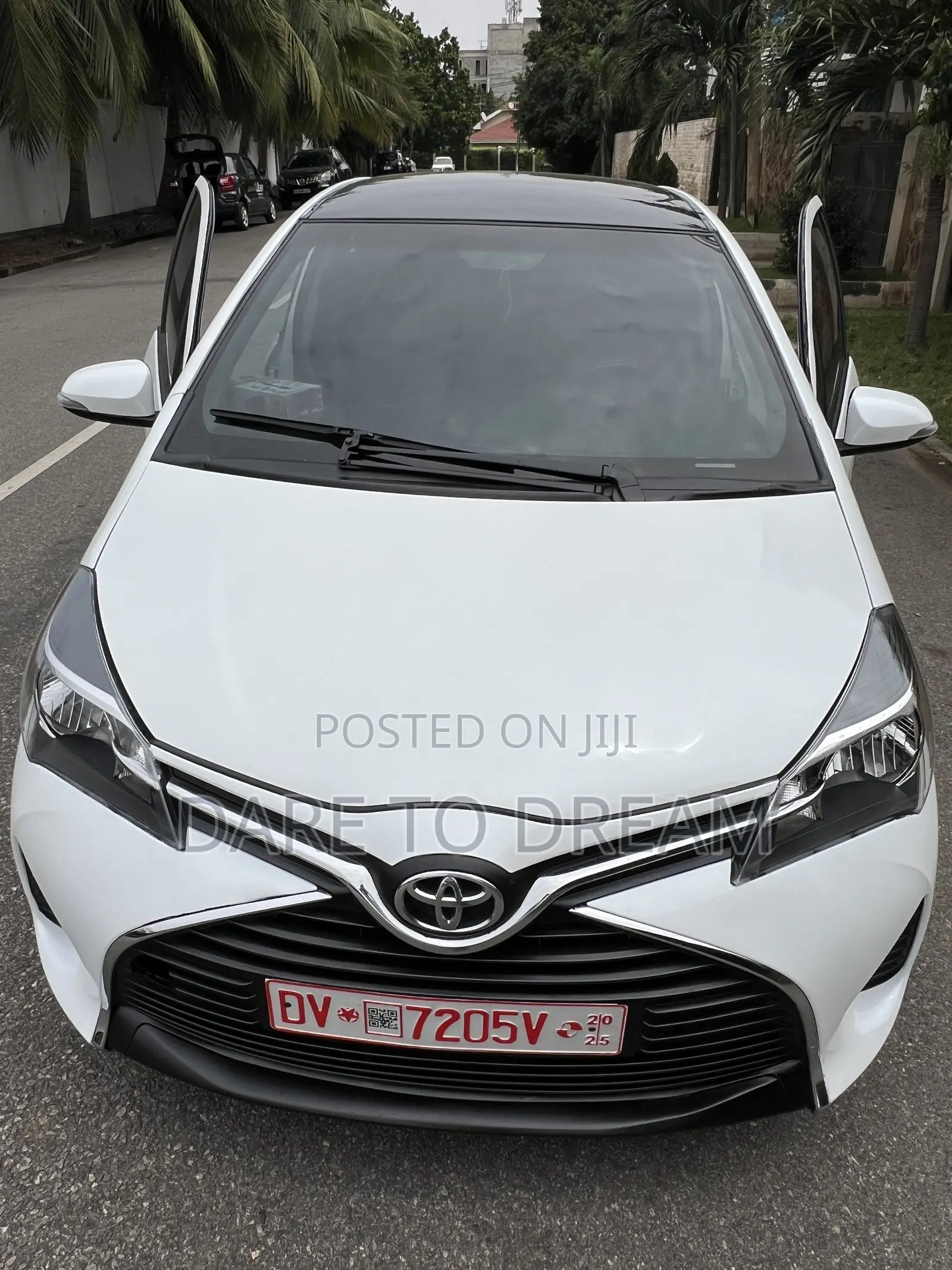 Toyota Yaris LE Hatchback 5dr 2015 White