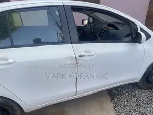 Toyota Yaris 2011 White