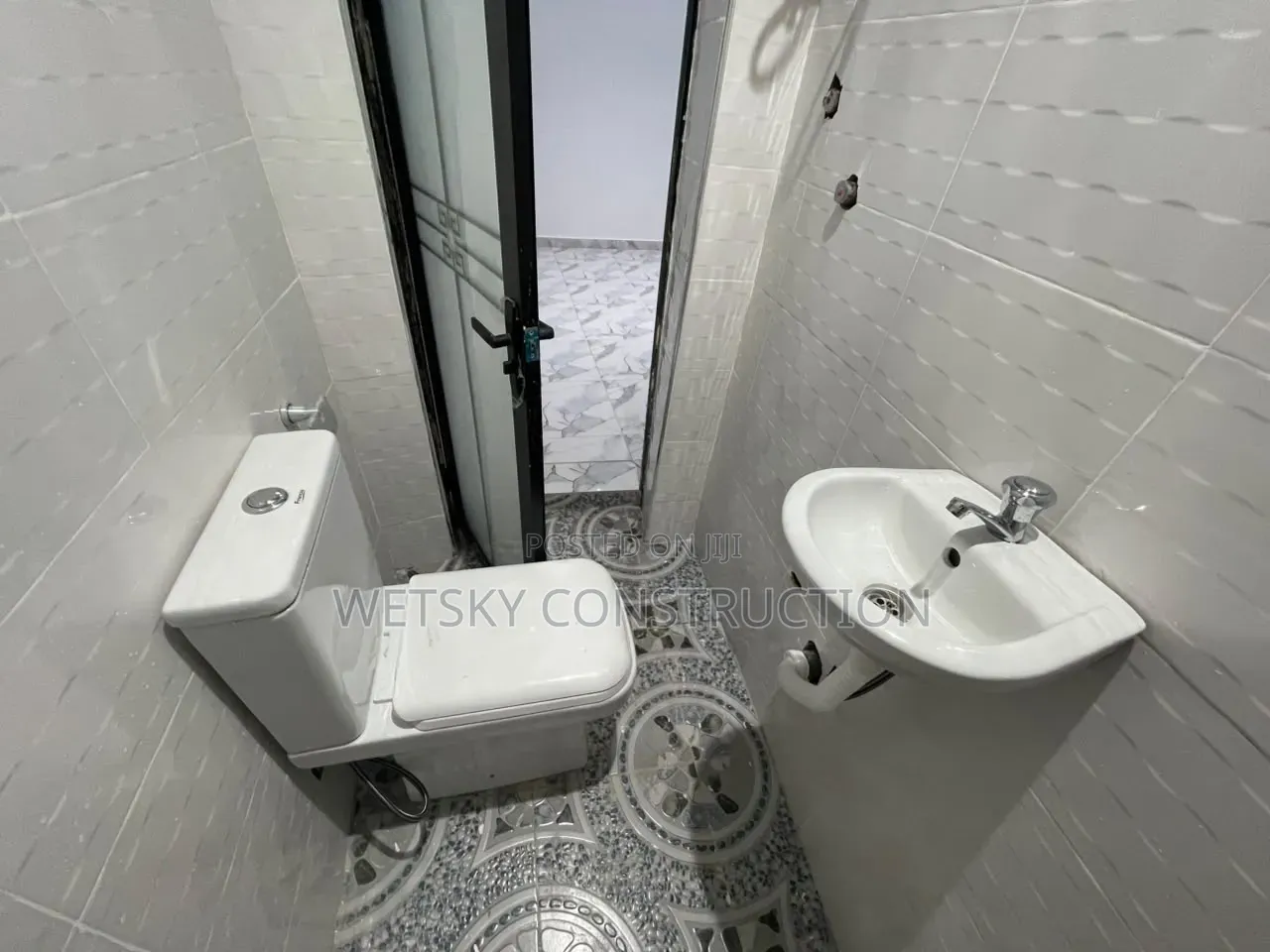 1bdrm Apartment in Awoshie Anyaa Deeper, Market for rent