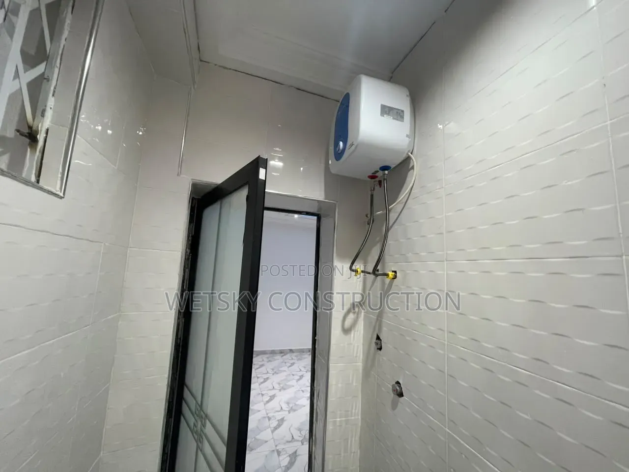 1bdrm Apartment in Awoshie Anyaa Deeper, Market for rent