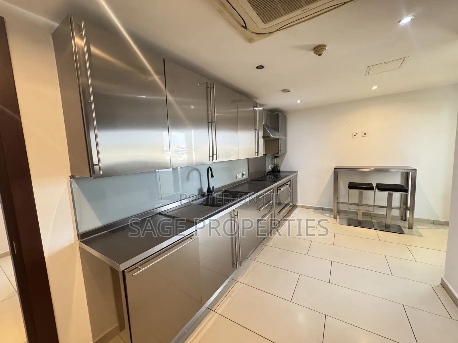 Furnished 4bdrm Penthouse in Airport Residential Area for rent