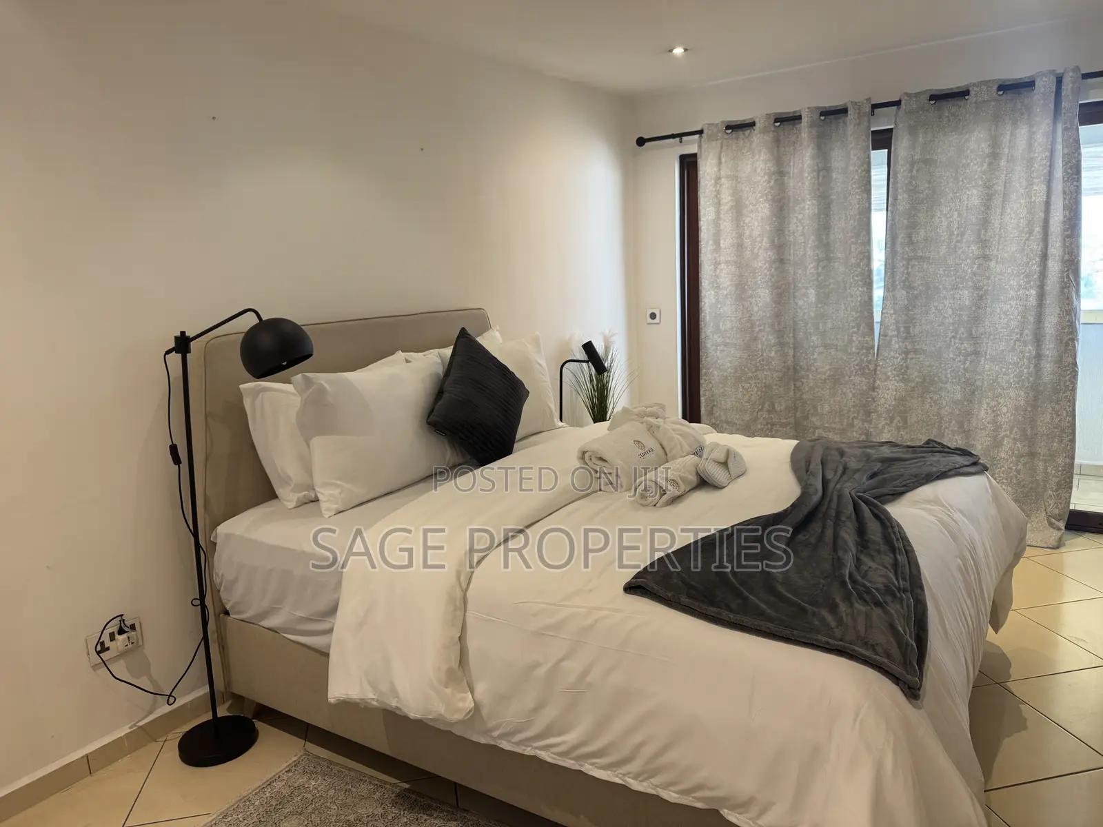 Furnished 4bdrm Penthouse in Airport Residential Area for rent