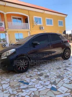 Toyota Vitz 1.3 AWD 5dr 2013 Brown
