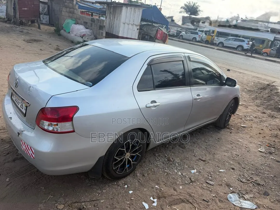 Toyota Belta 2010 Silver