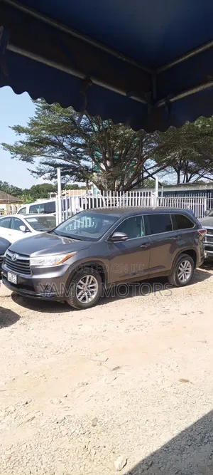 Toyota Highlander LE 4dr SUV (3.5L 6cyl 6A) 2014 Brown