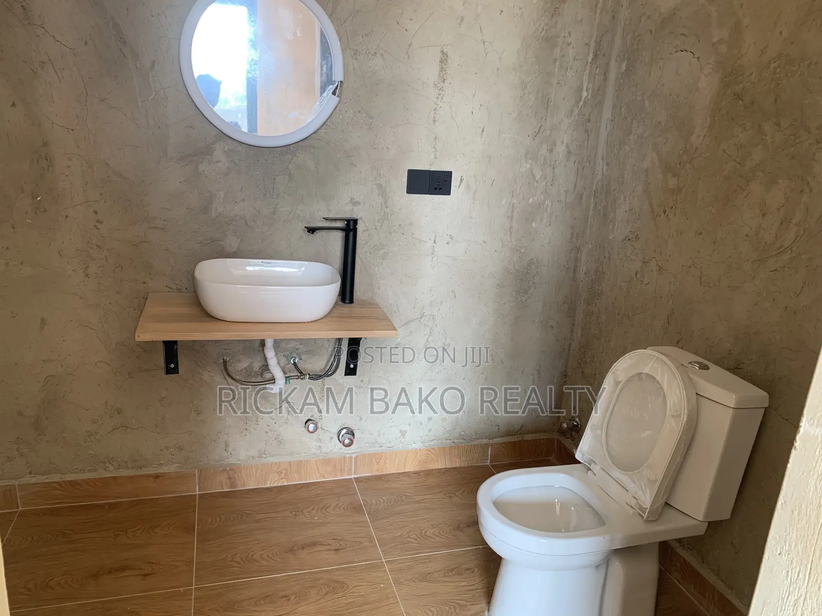 Furnished 11bdrm Villa in Weija for sale