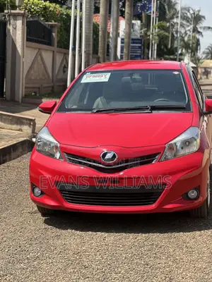 Toyota Vitz 1.3 FWD 5dr 2014 Red