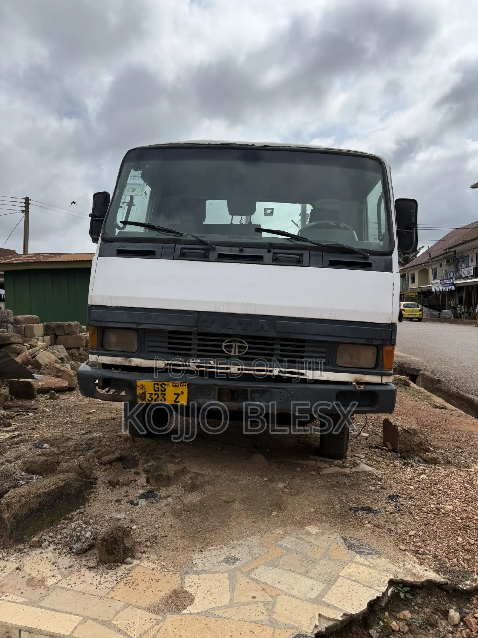 Tata 709 Going for Cool Price and Is a Moving Car