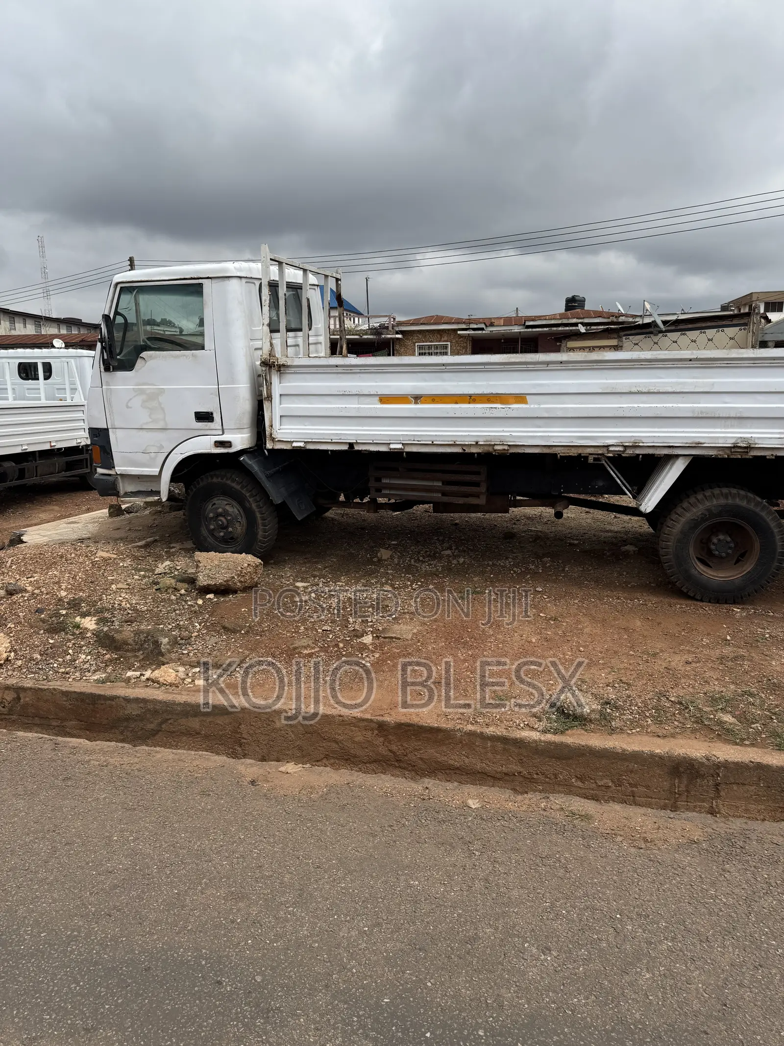 Tata 709 Going for Cool Price and Is a Moving Car