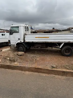 Tata 709 Going for Cool Price and Is a Moving Car