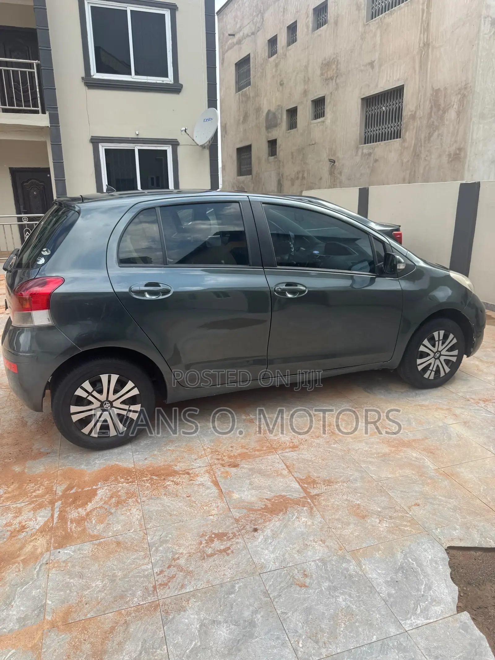 Toyota Vitz 2010 Gray