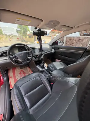 Hyundai Elantra Limited Sedan FWD (2.0L 4cyl 6A) 2017 Red