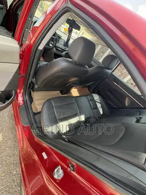 Hyundai Elantra Limited Sedan FWD (2.0L 4cyl 6A) 2017 Red