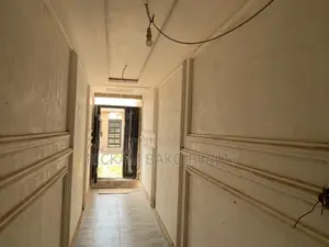 6bdrm Duplex in Tema Metropolitan for rent