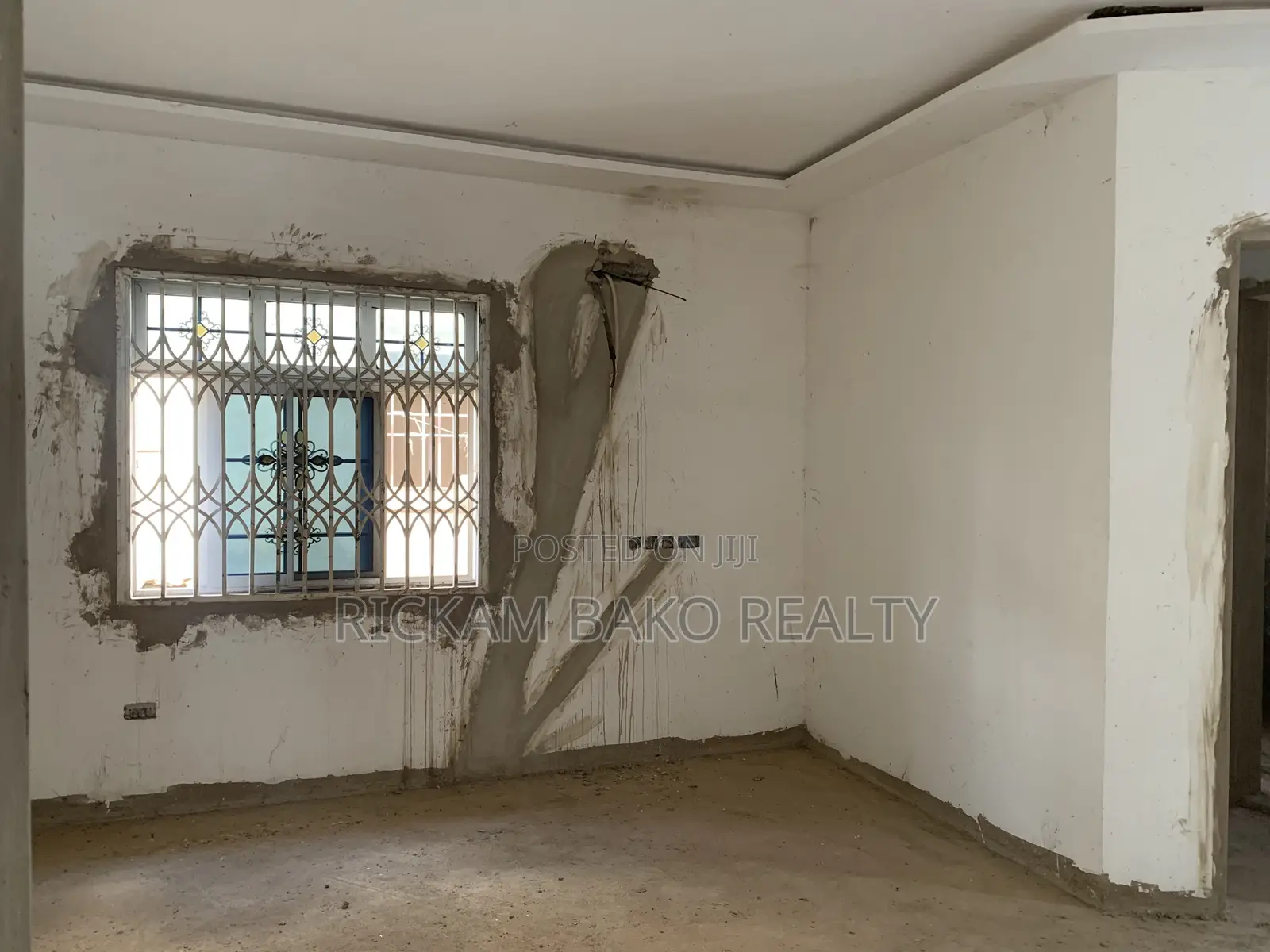 6bdrm Duplex in Tema Metropolitan for rent