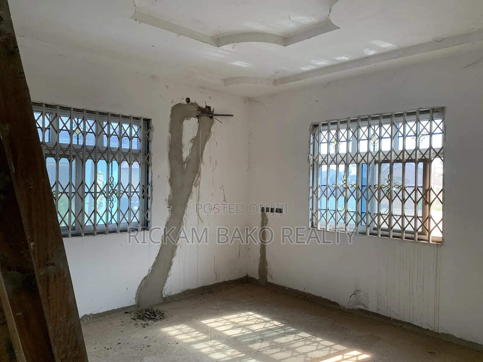 6bdrm Duplex in Tema Metropolitan for rent