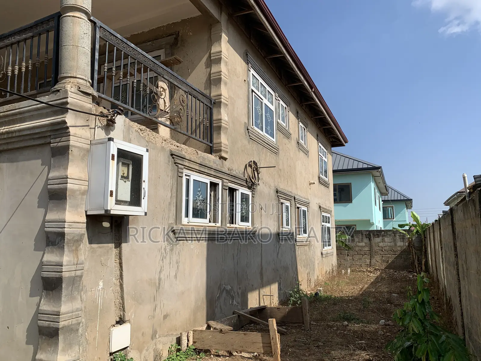 6bdrm Duplex in Tema Metropolitan for rent