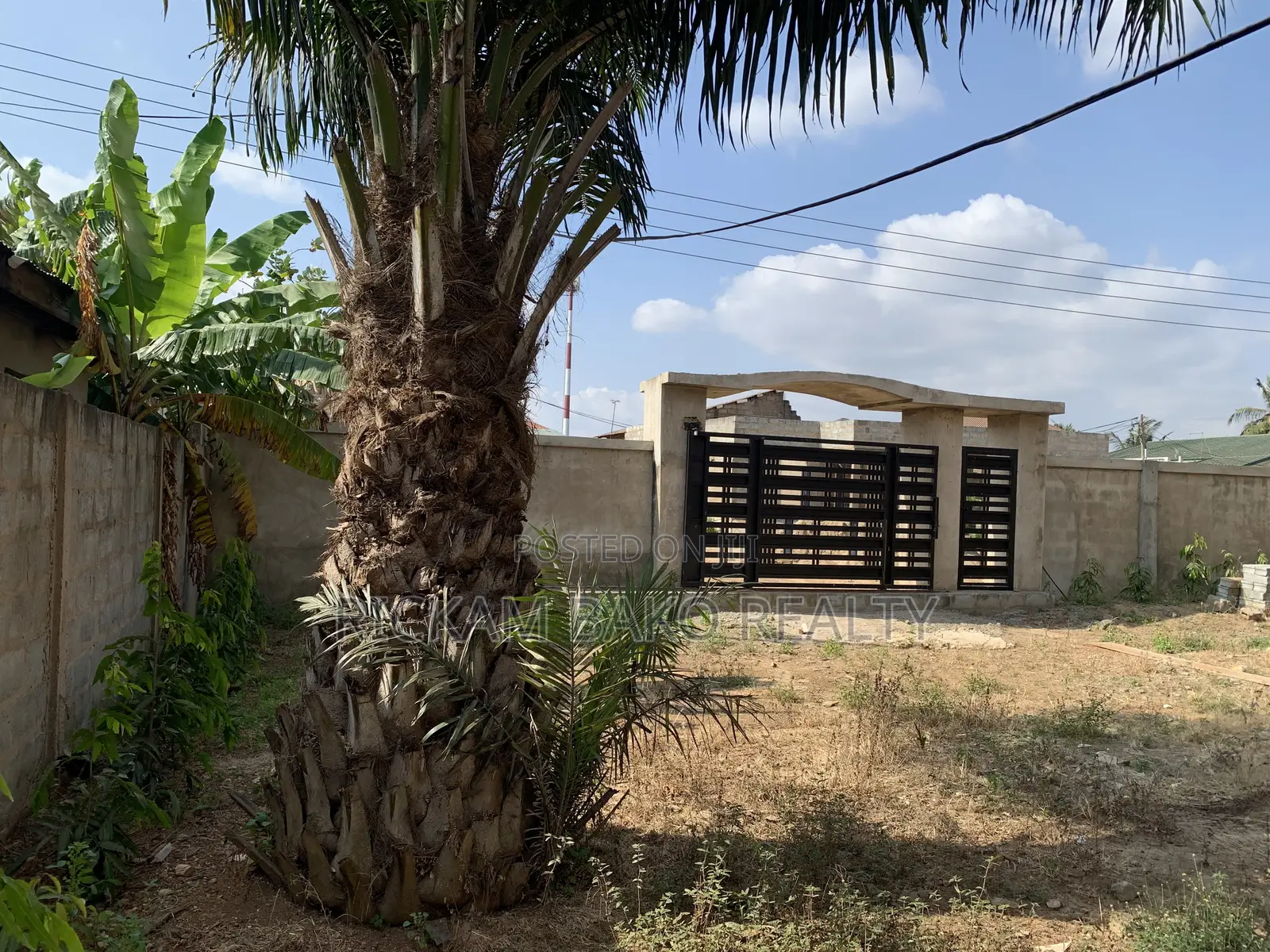 6bdrm Duplex in Tema Metropolitan for rent