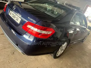 Mercedes-Benz E350 Base BlueTec Sedan (3.0L 6cyl 7A) 2011 Blue