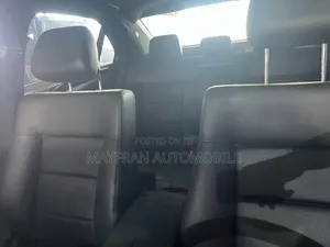Mercedes-Benz E350 Base BlueTec Sedan (3.0L 6cyl 7A) 2011 Blue