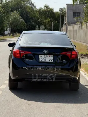 Toyota Corolla SE (1.8L 4cyl 6M) 2018 Black